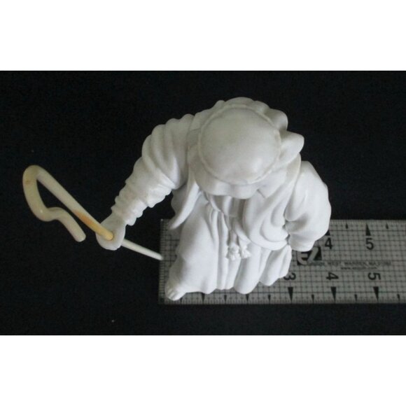 Avon Nativity Collectibles The Shepherd Figurine  - Vintage 1983 White Porcelain - Picture 8 of 10